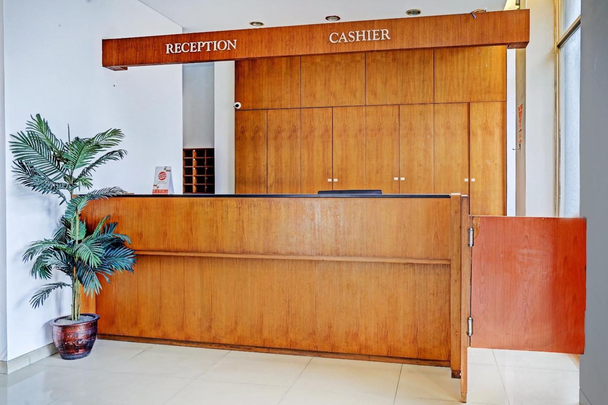 Collection O Riau Near Trans Studio Bandung Formerly Hotel Montameri מראה חיצוני תמונה