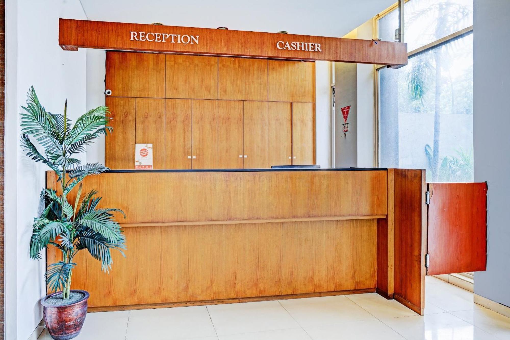 Collection O Riau Near Trans Studio Bandung Formerly Hotel Montameri מראה חיצוני תמונה